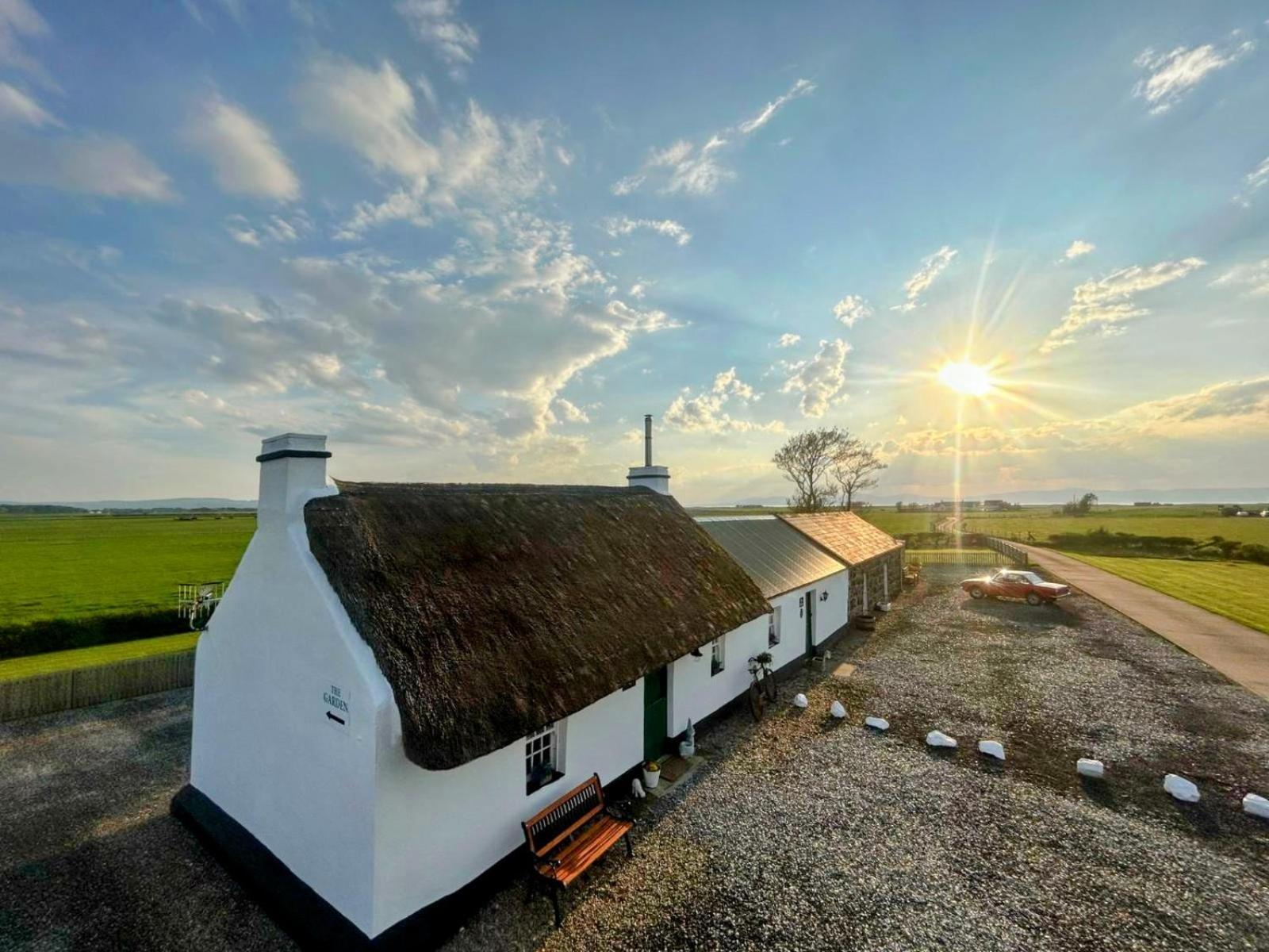 Cissy'S Cottage - Traditional Thatched Cottage, Near To Beach Aghanloo Exterior photo